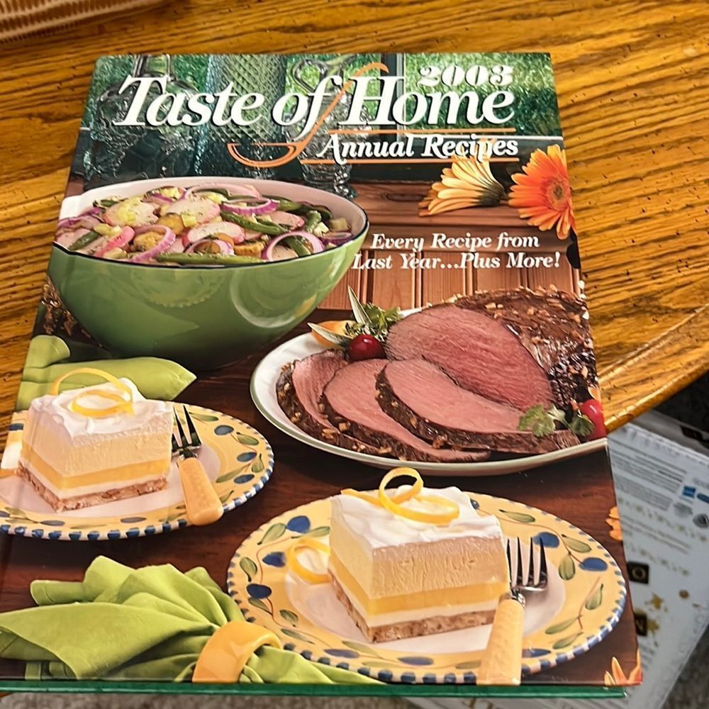 2003, Taste of Home Annual Recipes, 320 page cookbook